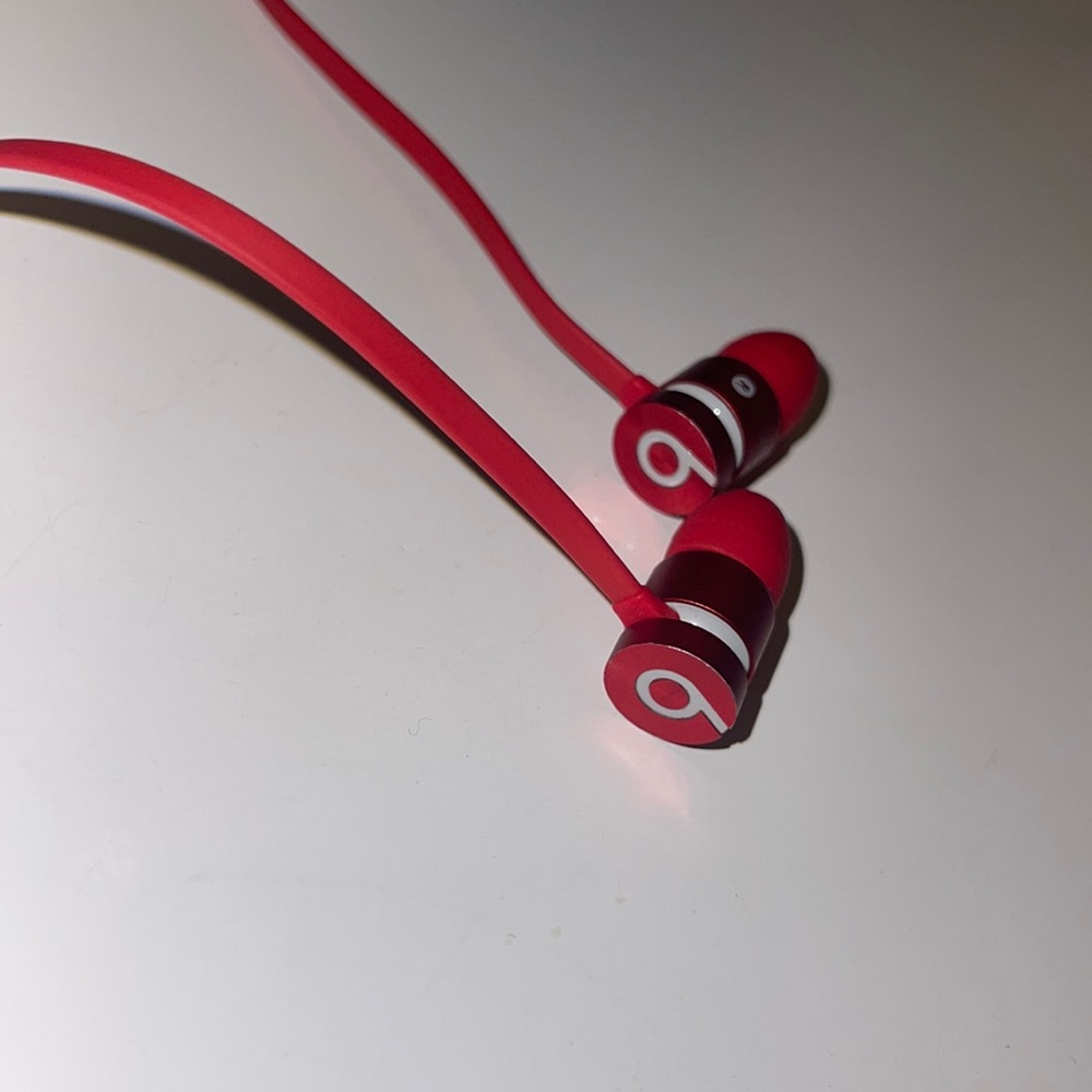 Beats Earbuds with a wire and extra ear pieces.